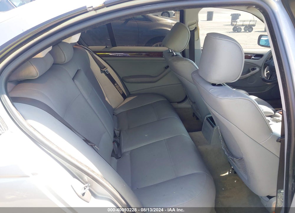 2004 BMW 325I VIN: WBAET37424NJ45750