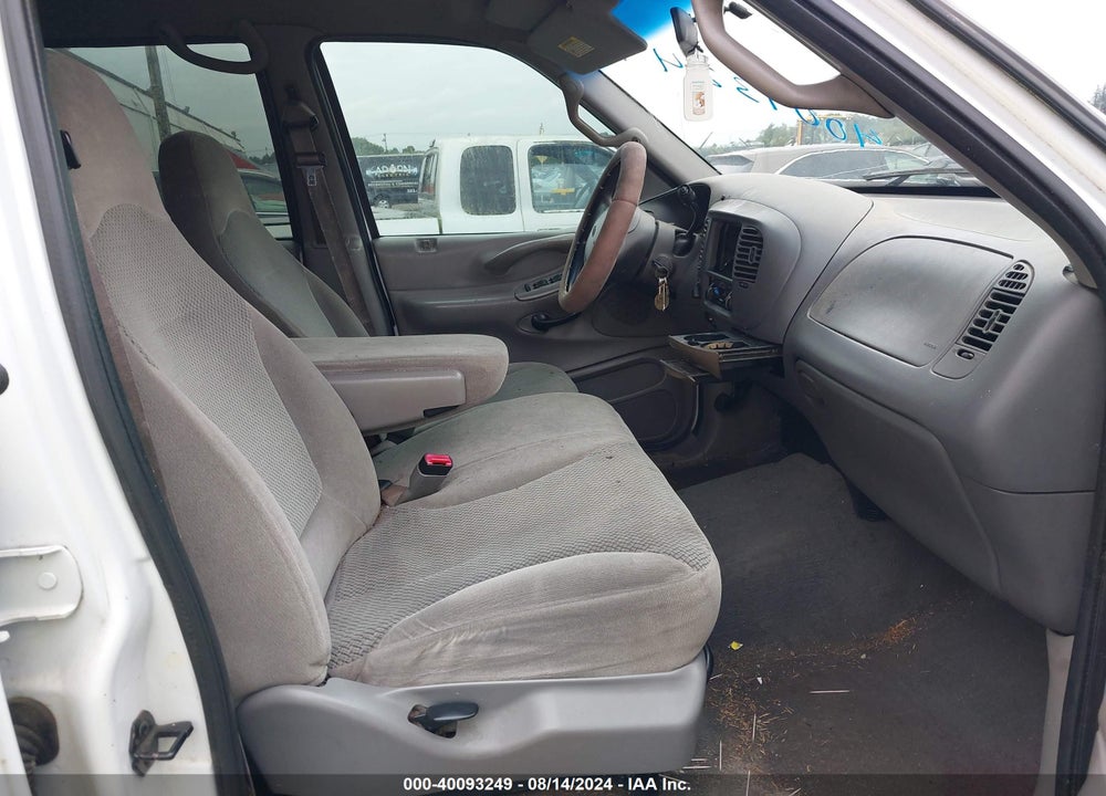 2000 FORD EXPEDITION XLT VIN: 1FMPU16L6YLB74297