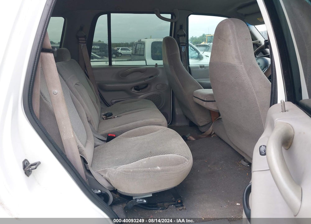 2000 FORD EXPEDITION XLT VIN: 1FMPU16L6YLB74297