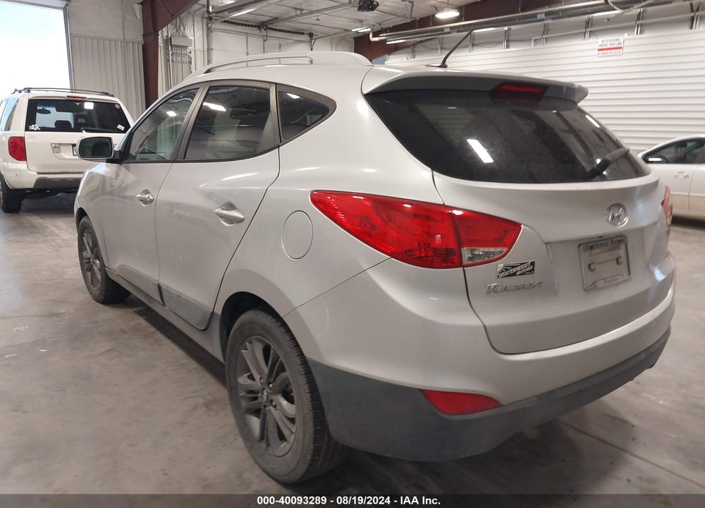 2015 HYUNDAI TUCSON SE VIN: KM8JU3AG8FU043696