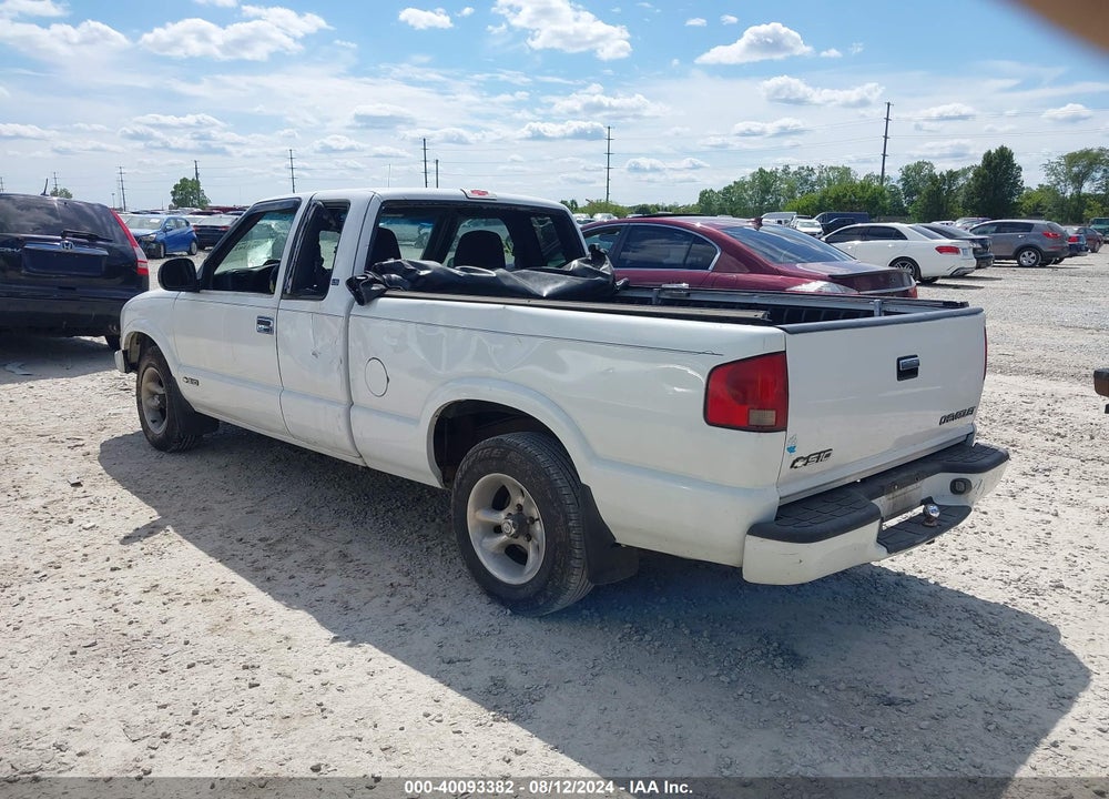 1998 CHEVROLET S-10 LS FLEETSIDE VIN: 1GCCS1947W8132167