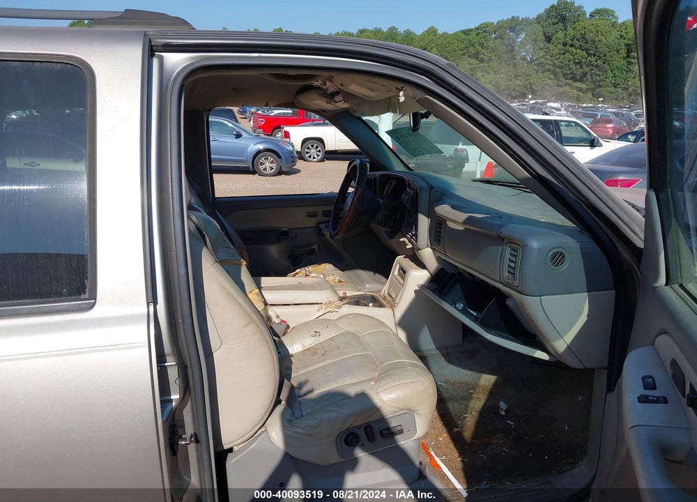 2001 CHEVROLET SUBURBAN 1500 LT VIN: 3GNEC16TX1G258020