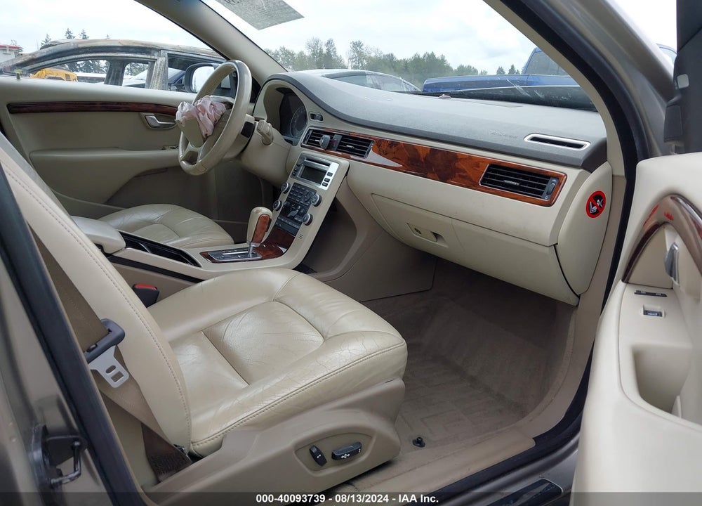 2010 VOLVO V70 3.2/3.2 R-DESIGN VIN: YV1960BW0A1136545
