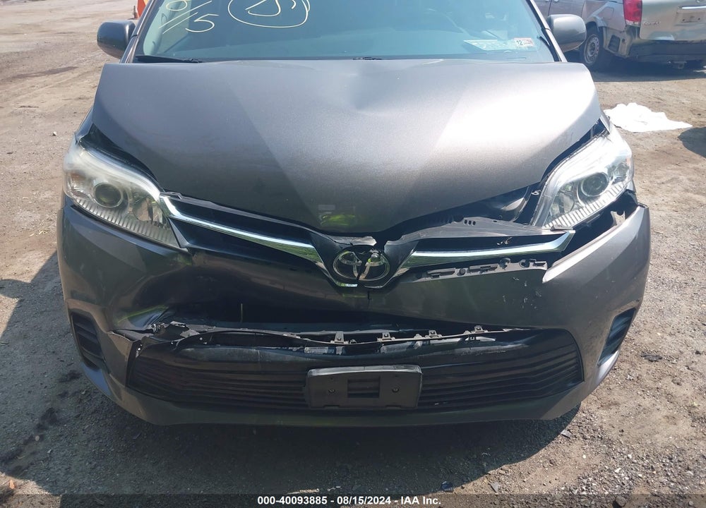 2018 TOYOTA SIENNA LE 8 PASSENGER VIN: 5TDKZ3DC8JS926634