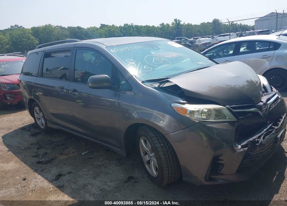 2018 TOYOTA SIENNA LE 8 PASSENGER VIN: 5TDKZ3DC8JS926634