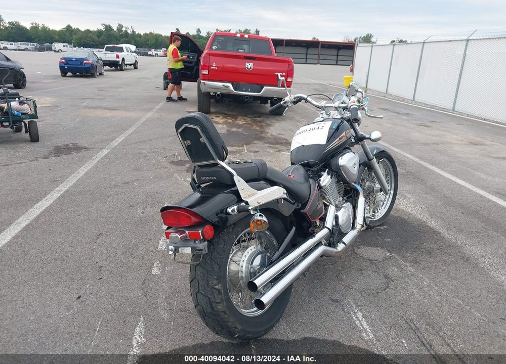 2001 HONDA VT600 CD VIN: JH2PC21381M212995
