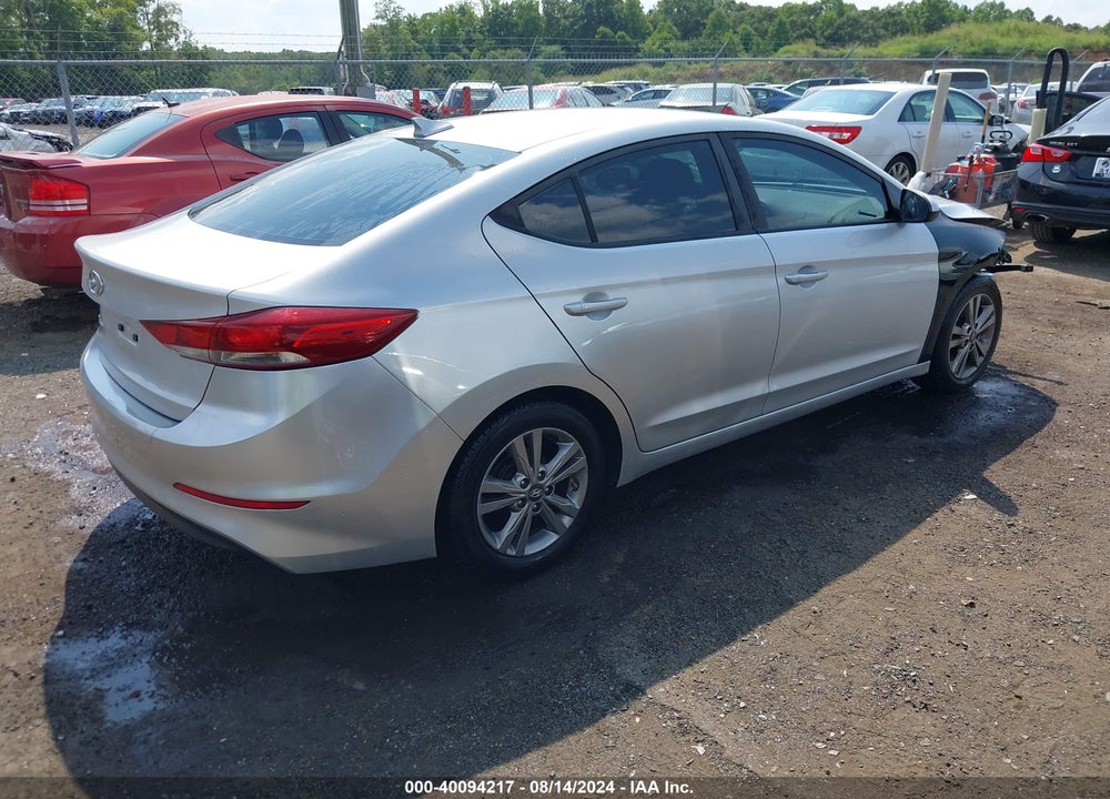 2017 HYUNDAI ELANTRA VIN: 5NPD84LF7HH122578