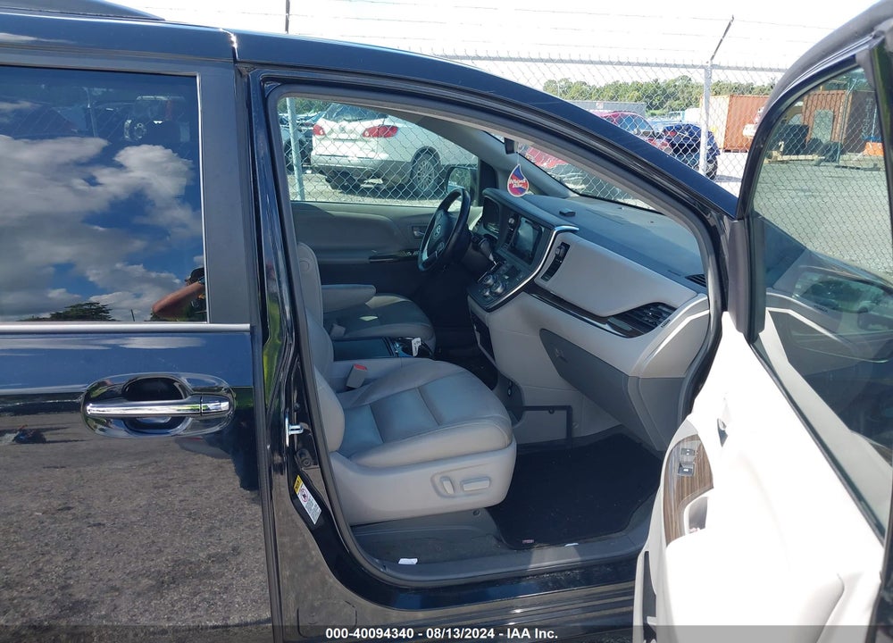 2017 TOYOTA SIENNA VIN: 5TDYZ3DC4HS807211