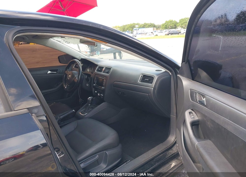 2012 VOLKSWAGEN JETTA 2.5L SE VIN: 3VWDP7AJXCM318851