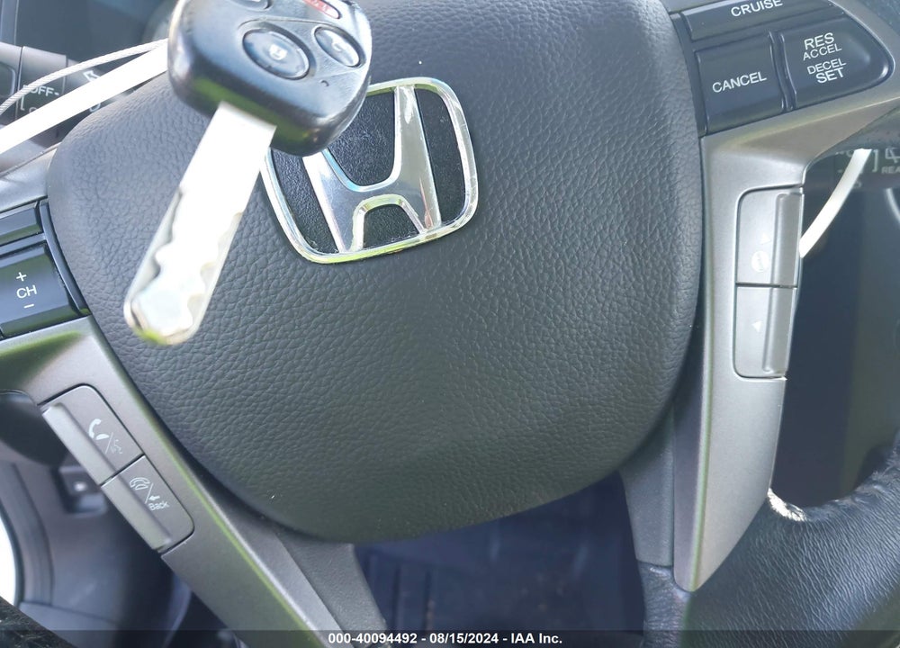 2011 HONDA PILOT TOURING VIN: 5FNYF3H94BB008659