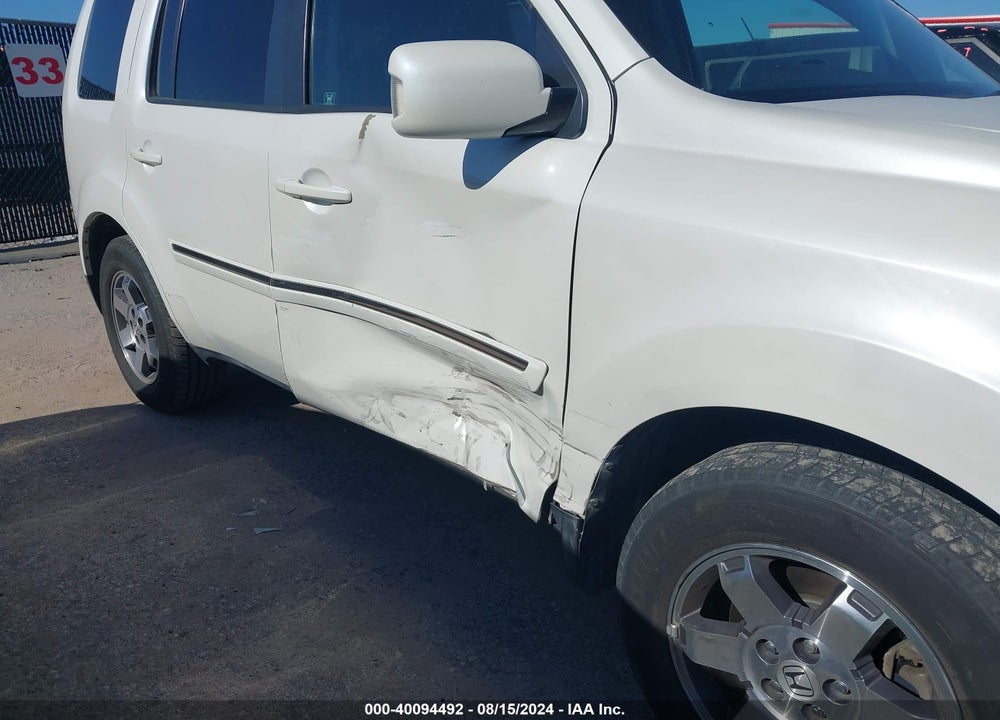 2011 HONDA PILOT TOURING VIN: 5FNYF3H94BB008659