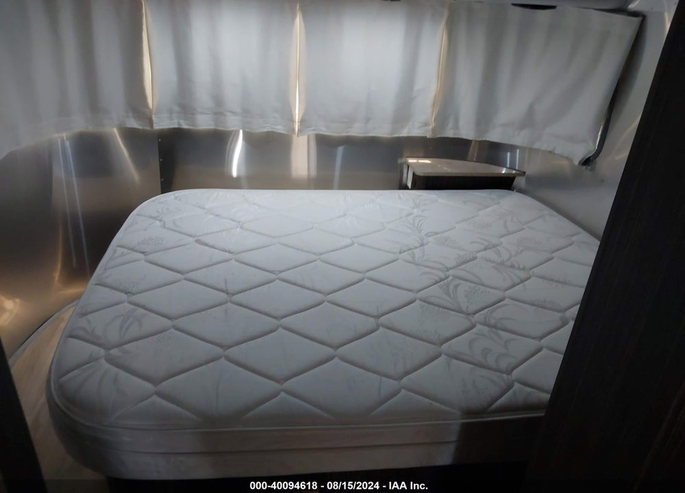2017 AIRSTREAM INTERNATIONAL 25FB VIN: 1STJFYJ26HJ536816