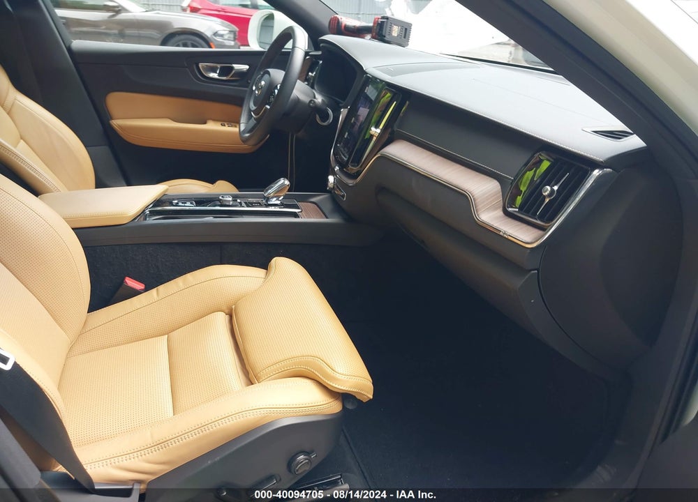 2022 VOLVO XC60 B6 INSCRIPTION VIN: YV4062RL5N1946942