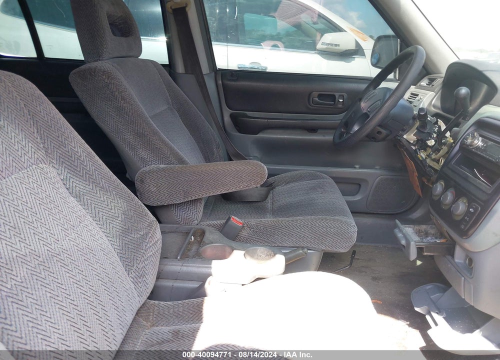 1998 HONDA CR-V LX VIN: JHLRD2846WC006863