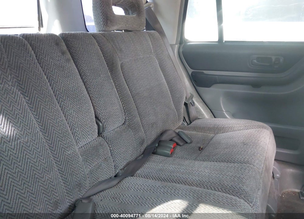 1998 HONDA CR-V LX VIN: JHLRD2846WC006863