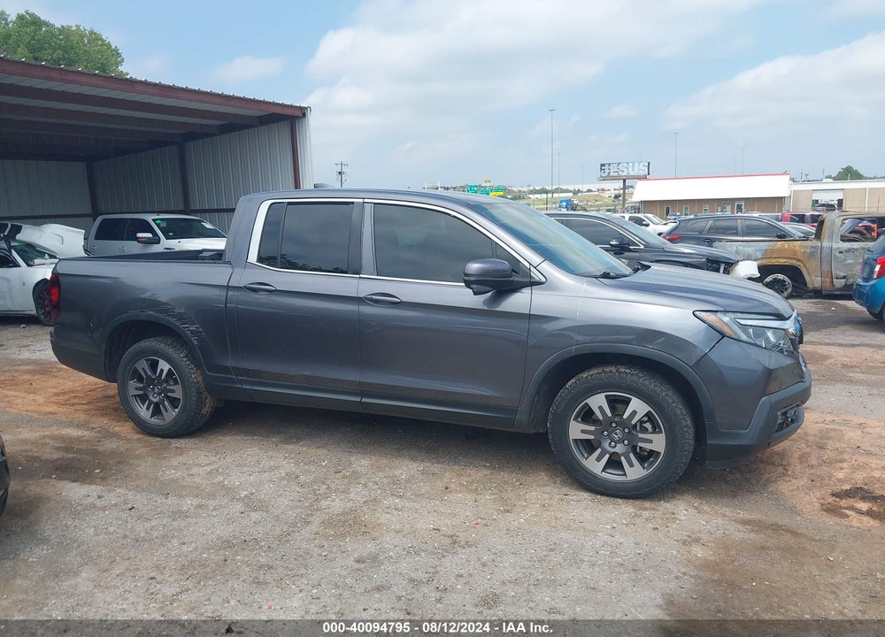 2017 HONDA RIDGELINE RTL-T VIN: 5FPYK3F66HB032000