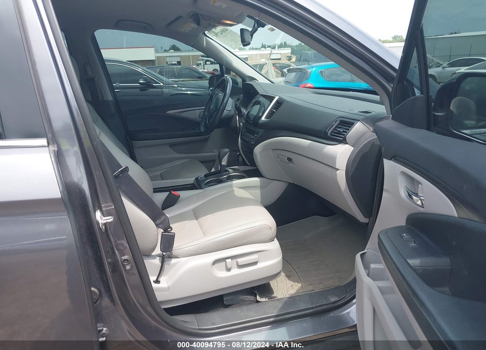 2017 HONDA RIDGELINE RTL-T VIN: 5FPYK3F66HB032000