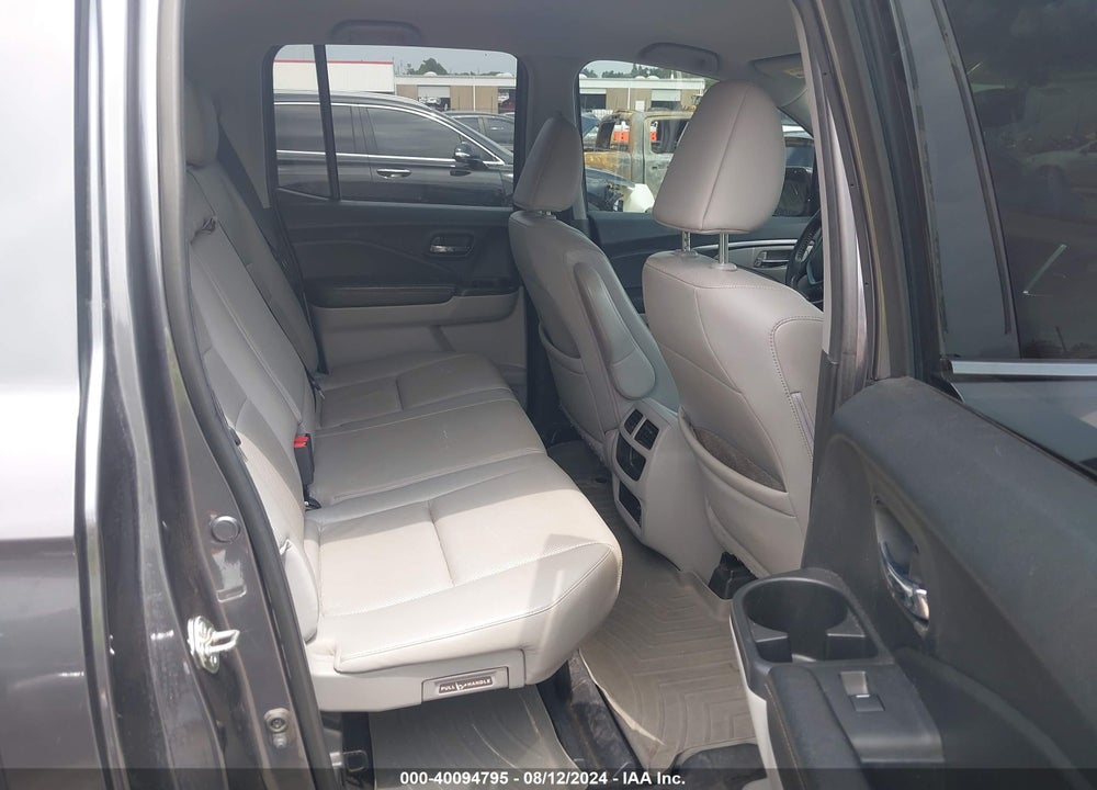 2017 HONDA RIDGELINE RTL-T VIN: 5FPYK3F66HB032000