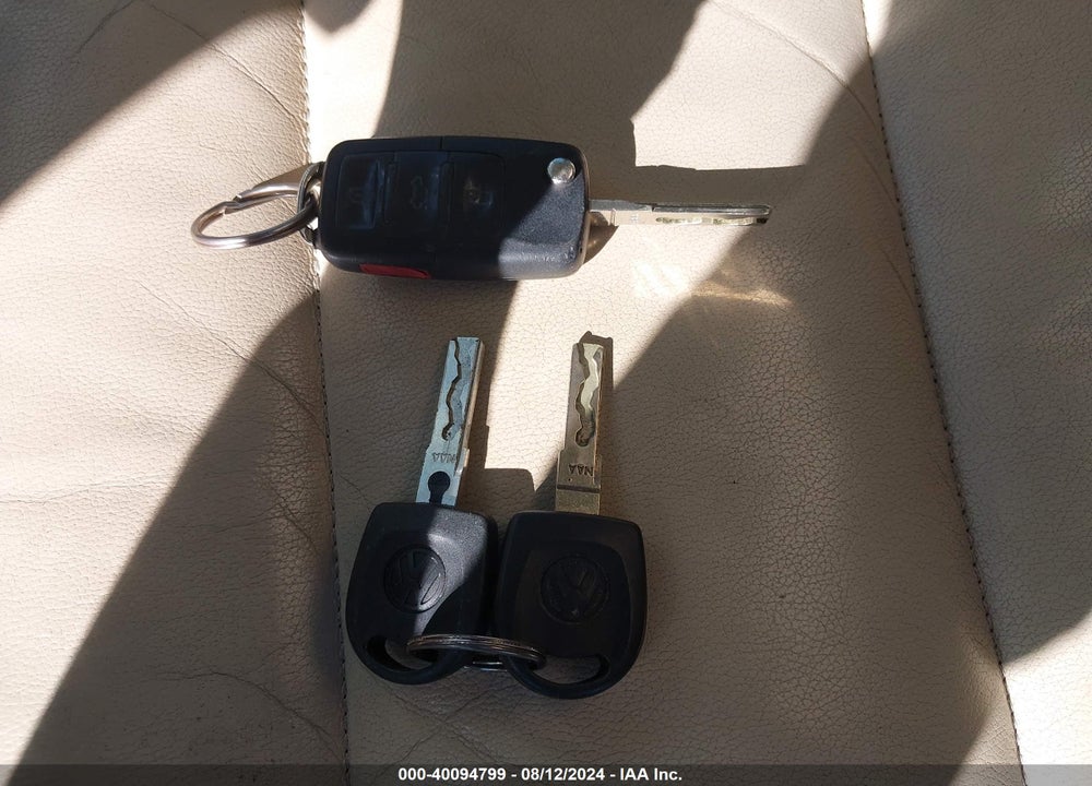 2010 VOLKSWAGEN TIGUAN SE VIN: WVGBV7AX9AW000295