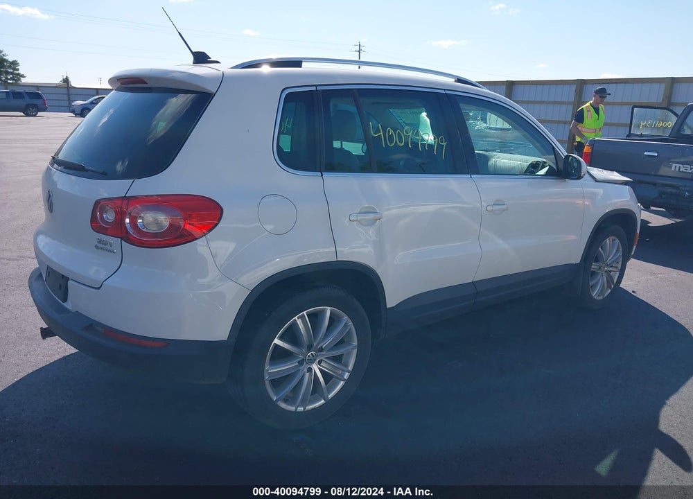 2010 VOLKSWAGEN TIGUAN SE VIN: WVGBV7AX9AW000295