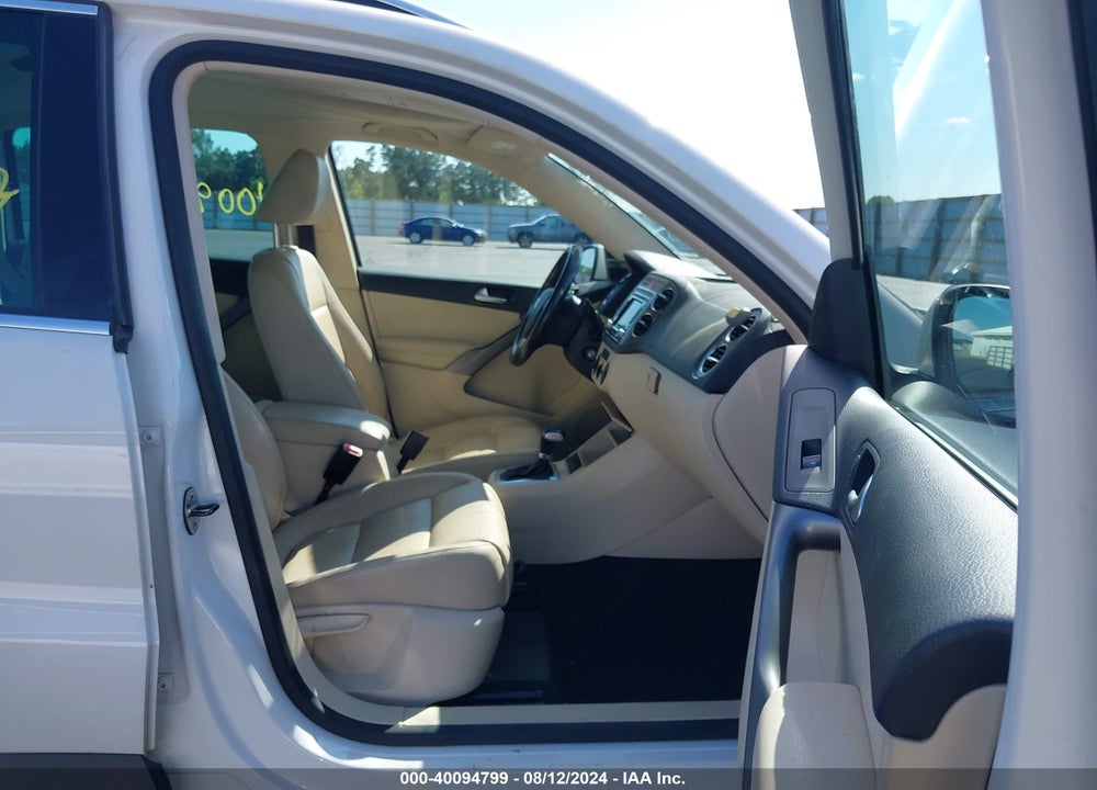 2010 VOLKSWAGEN TIGUAN SE VIN: WVGBV7AX9AW000295