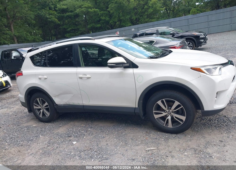 2018 TOYOTA RAV4 XLE VIN: JTMRFREV8JJ745704