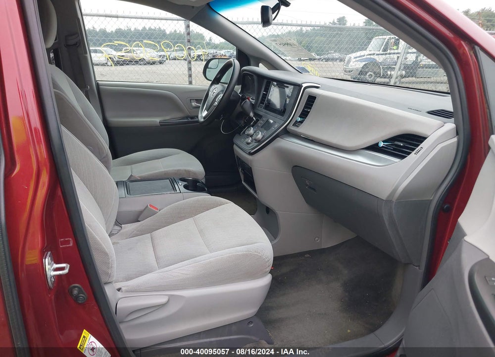 2017 TOYOTA SIENNA LE 8 PASSENGER VIN: 5TDKZ3DC2HS894550
