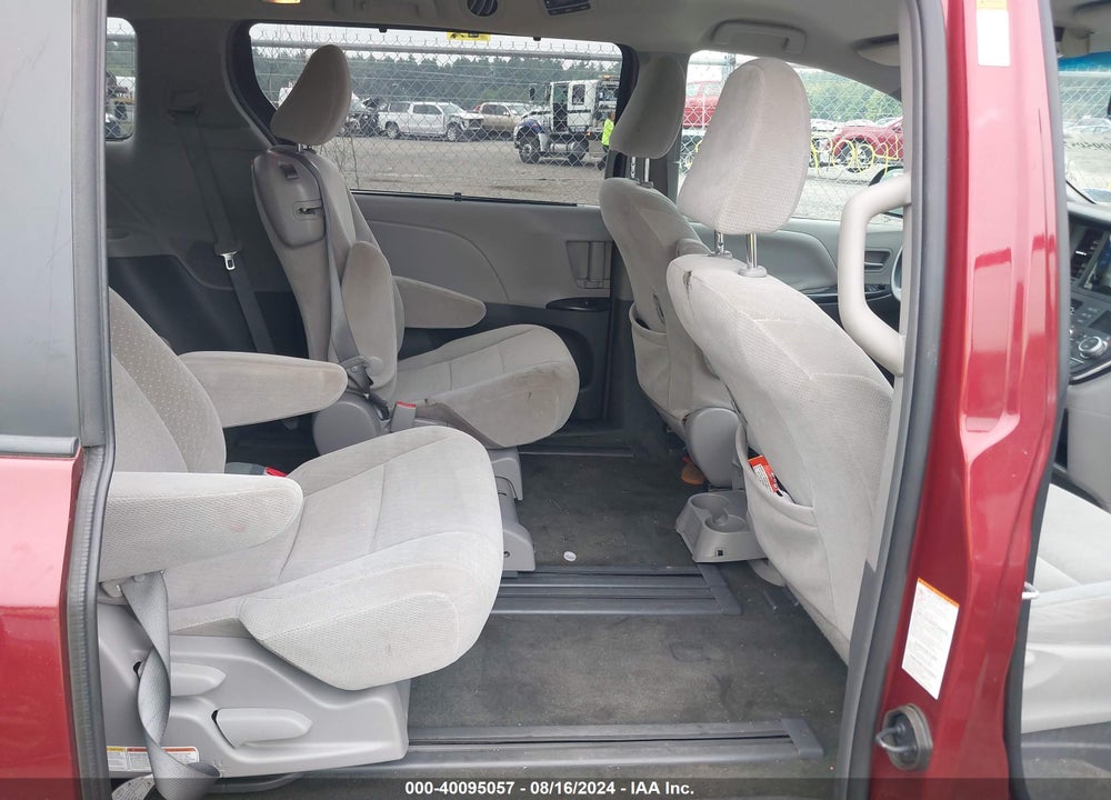 2017 TOYOTA SIENNA LE 8 PASSENGER VIN: 5TDKZ3DC2HS894550
