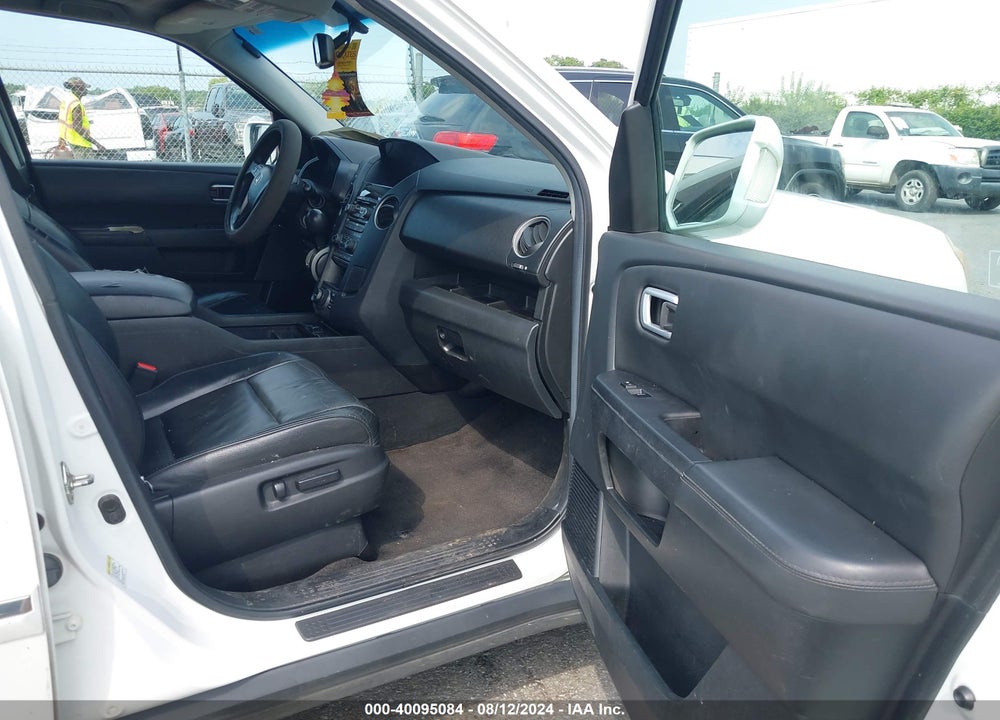 2012 HONDA PILOT TOURING VIN: 5FNYF4H95CB011870