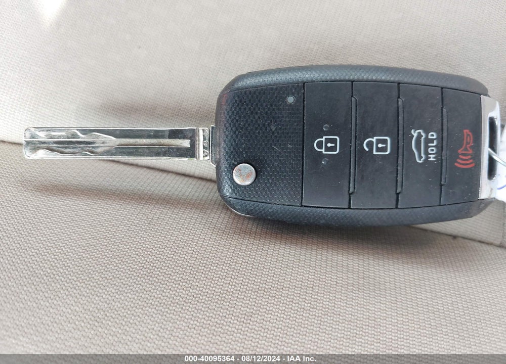 2015 KIA OPTIMA LX VIN: KNAGM4A72F5628916