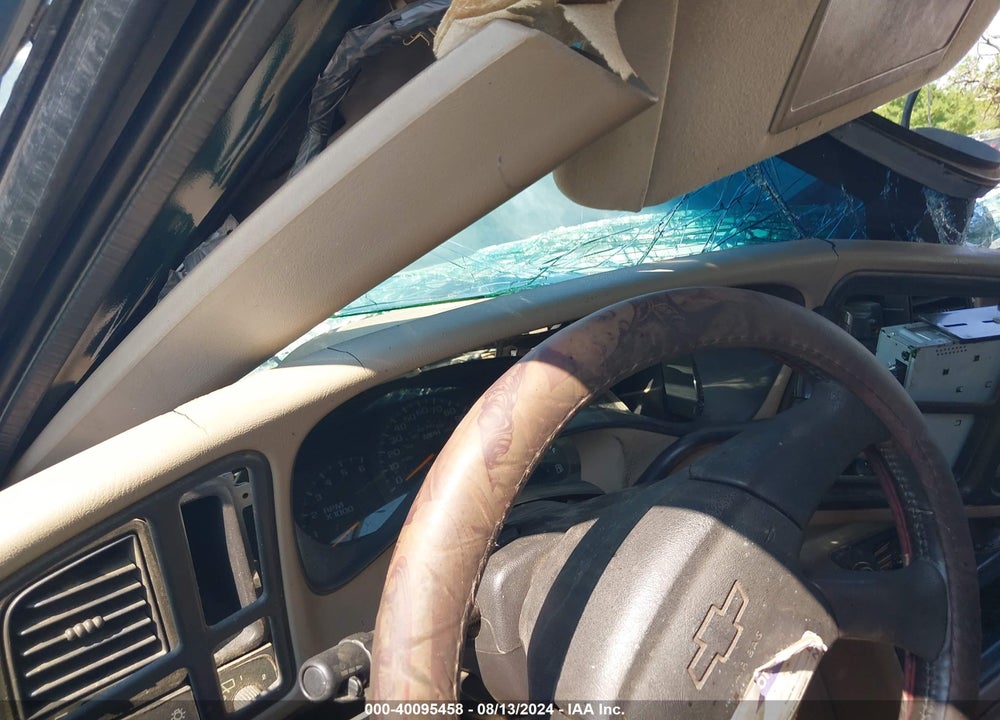 2004 CHEVROLET TAHOE LS VIN: 1GNEC13Z84J198282