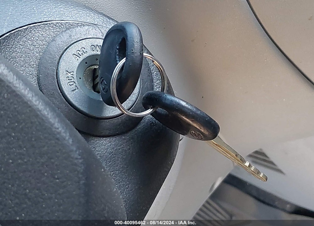 2008 HYUNDAI ACCENT GS VIN: KMHCM36C48U102504