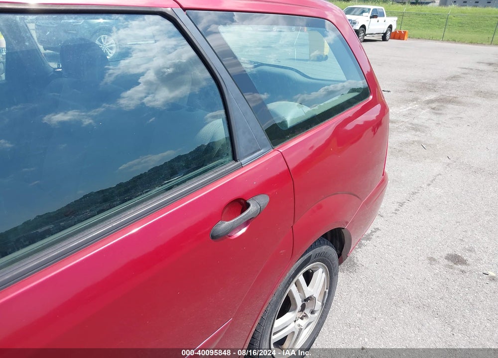 2001 FORD FOCUS SE VIN: 1FAHP36341W111138