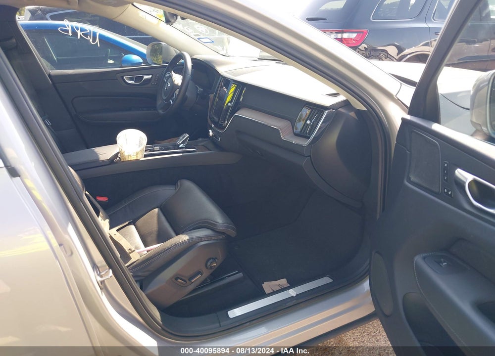 2023 VOLVO XC60 B5 ULTIMATE BRIGHT THEME VIN: YV4L12DA5P1204108