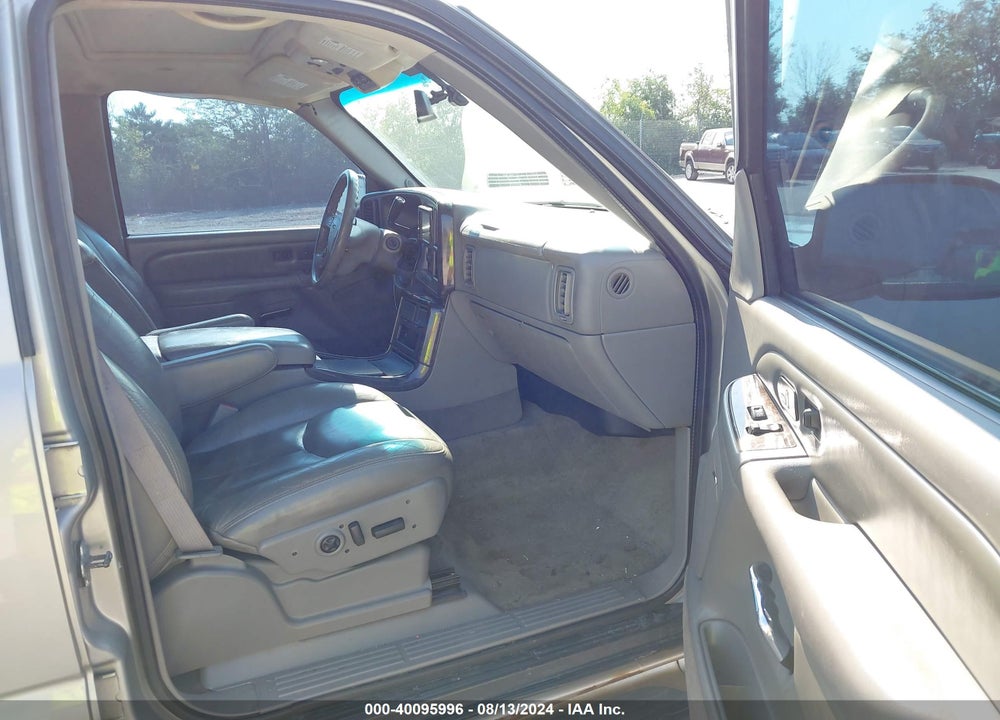 2005 GMC YUKON XL 1500 DENALI VIN: 1GKFK66U05J267520