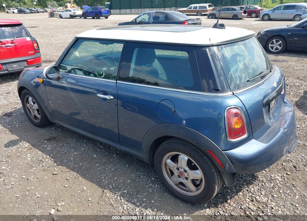 2010 MINI COOPER VIN: WMWMF3C53ATZ27595