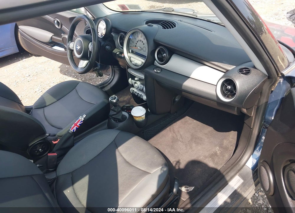 2010 MINI COOPER VIN: WMWMF3C53ATZ27595