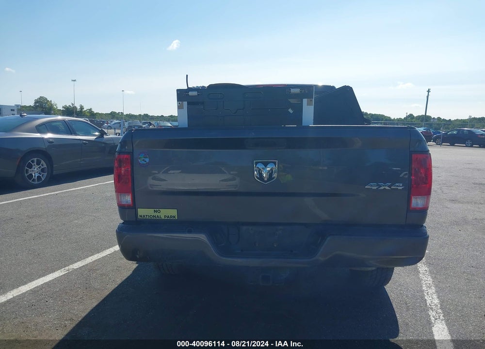 2019 RAM 1500 CLASSIC EXPRESS QUAD CAB 4X4 6'4 BOX VIN: 1C6RR7FG4KS622108