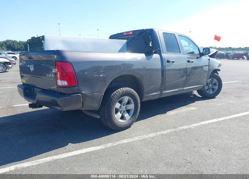 2019 RAM 1500 CLASSIC EXPRESS QUAD CAB 4X4 6'4 BOX VIN: 1C6RR7FG4KS622108