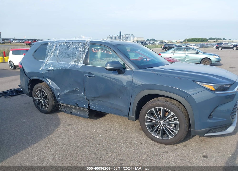 2024 TOYOTA GRAND HIGHLANDER HYBRID PLATINUM MAX VIN: 5TDADAB52RS007419