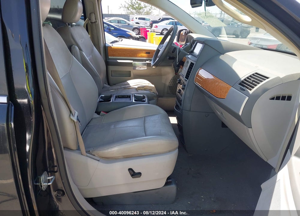 2010 CHRYSLER TOWN & COUNTRY LIMITED VIN: 2A4RR6DX5AR260810