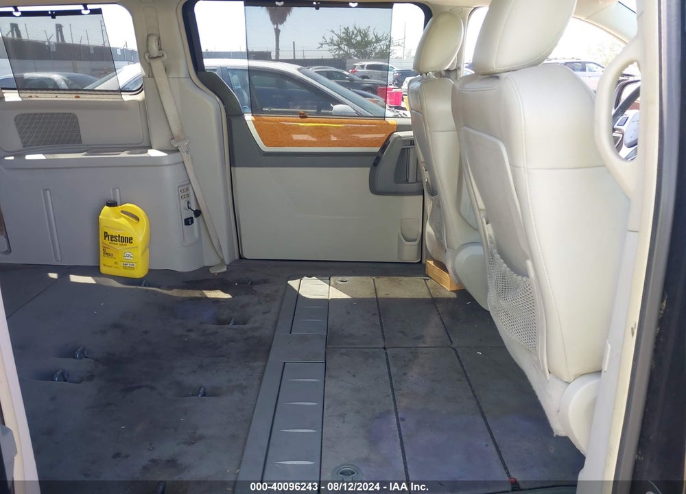 2010 CHRYSLER TOWN & COUNTRY LIMITED VIN: 2A4RR6DX5AR260810