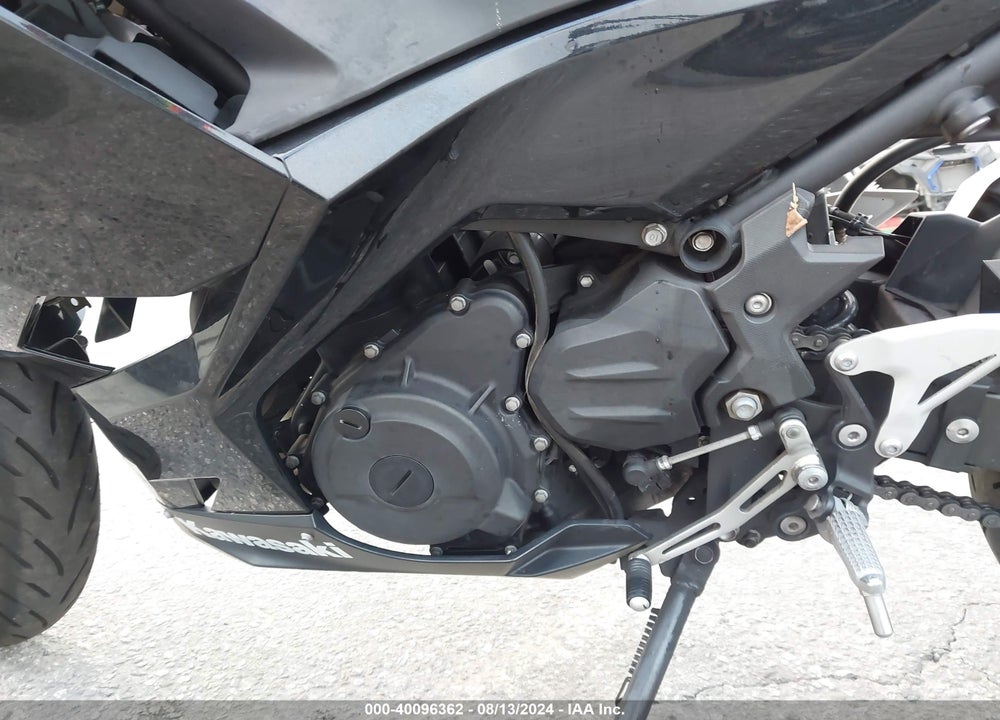 2019 KAWASAKI EX400 VIN: JKAEXKH18KDA32777