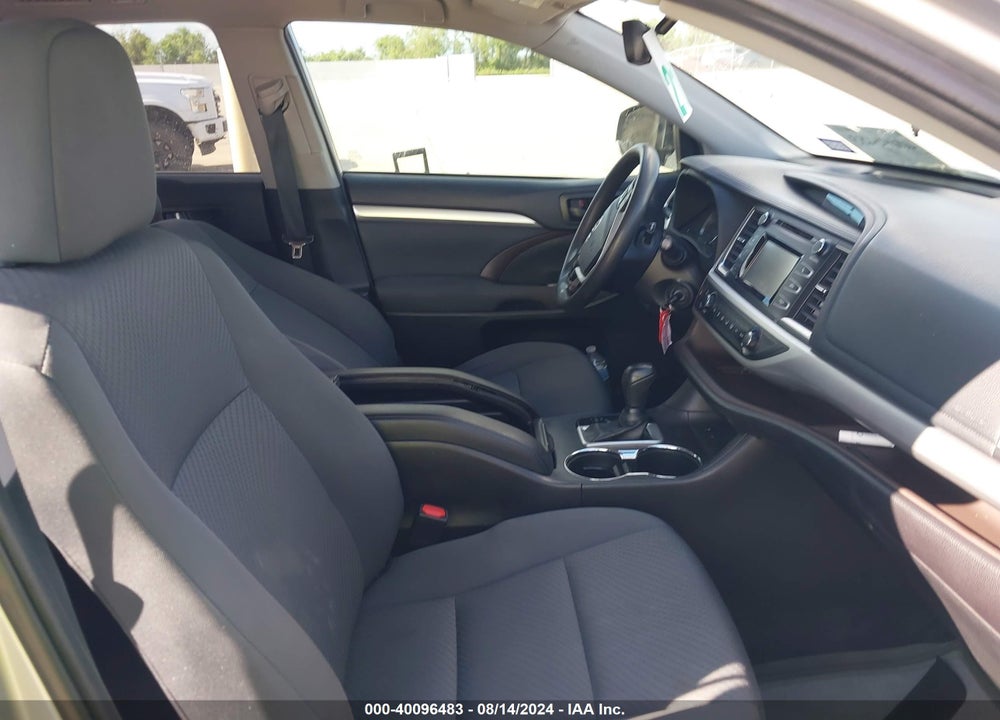 2019 TOYOTA HIGHLANDER LE VIN: 5TDZARFH1KS057409