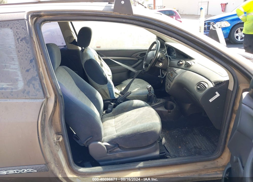 2000 FORD FOCUS ZX3 VIN: 3FAFP3135YR242042
