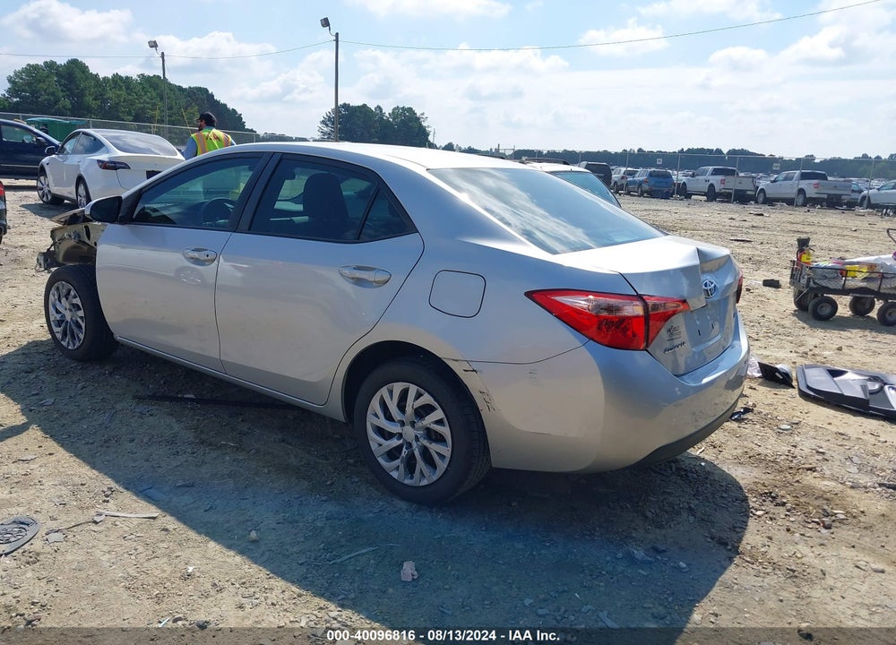 2018 TOYOTA COROLLA LE VIN: 5YFBURHE3JP805015