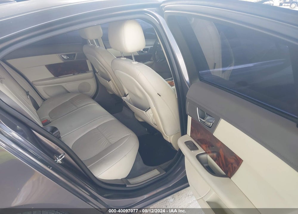 2009 JAGUAR XF PREMIUM LUXURY VIN: SAJWA06B59HR27494