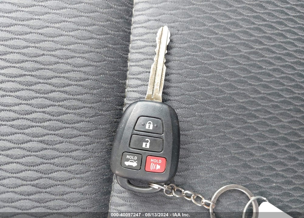 2018 TOYOTA COROLLA LE VIN: 5YFBURHE4JP830425