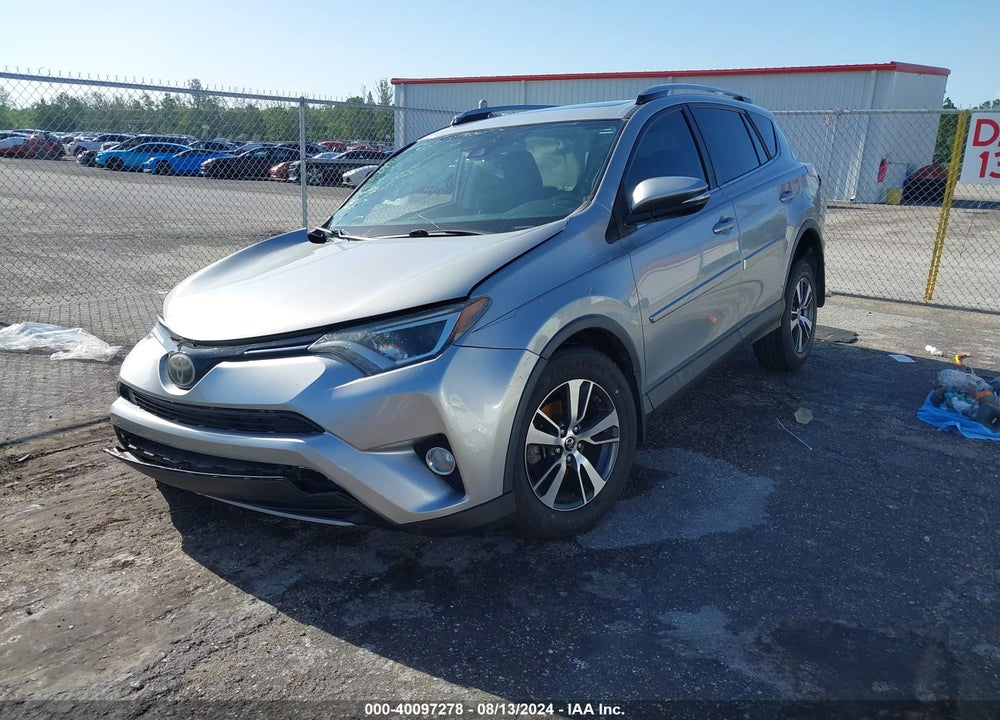 2018 TOYOTA RAV4 XLE VIN: 2T3WFREV1JW443241