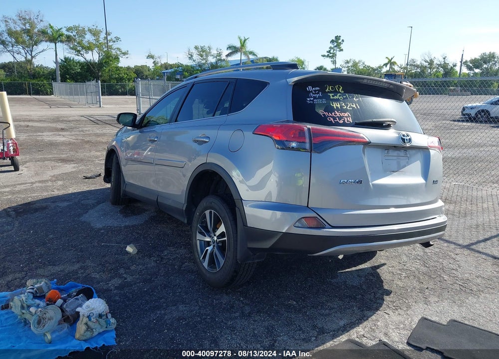 2018 TOYOTA RAV4 XLE VIN: 2T3WFREV1JW443241